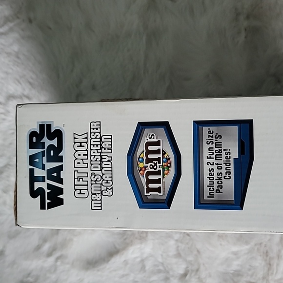 *Rare* 2012 Star Wars Gift Pack Candy Dispenser and Candy Fan - Picture 9 of 10